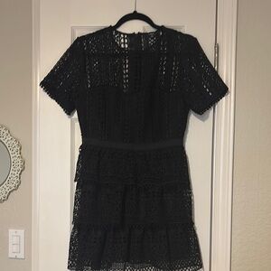 Black Sheath Mini Dress with Crew Neck and Short Sleeves